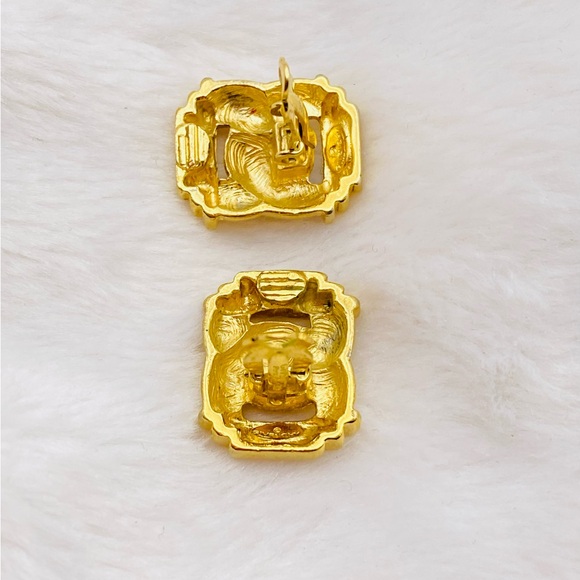 Authentic Givenchy gold tone clip earring - Picture 7 of 9
